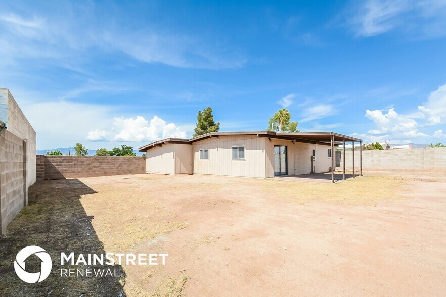 Building Photo - 7530 E Poinciana Dr