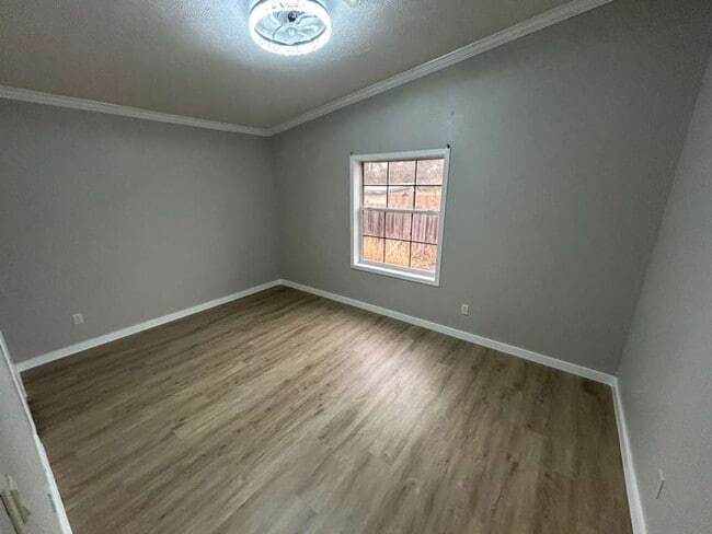 Building Photo - 2595 Bryant St