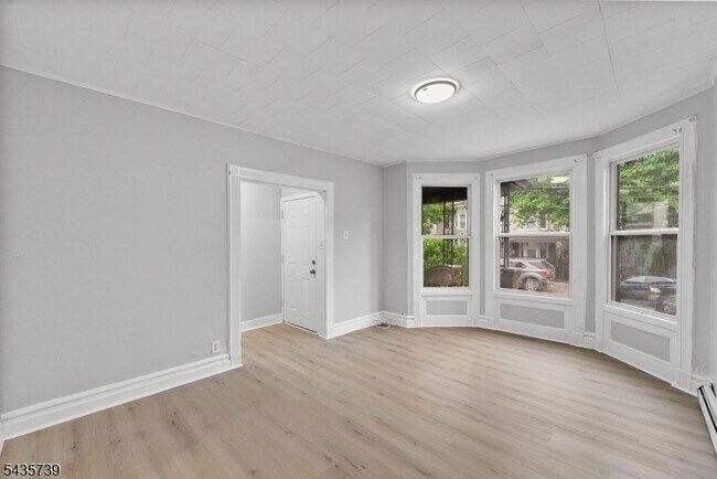 Building Photo - 318 N 7th St