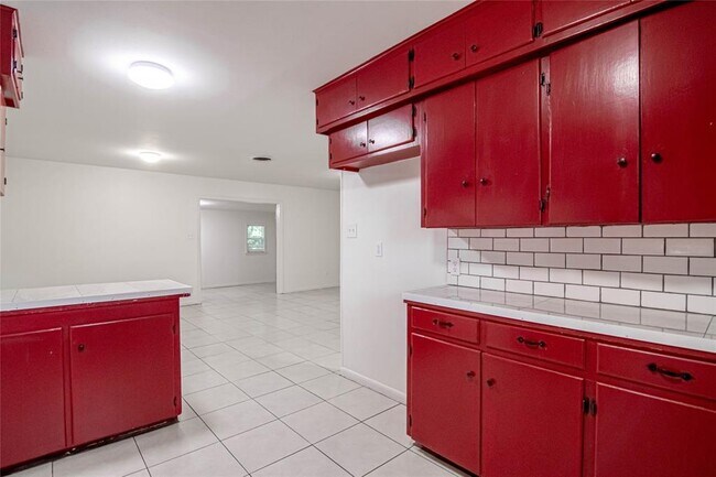 Building Photo - 604 Hayman St