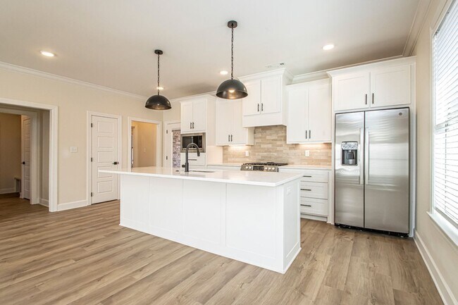 Building Photo - Newer Construction Home, WLR