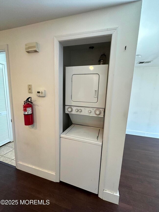 Building Photo - 143 8th St