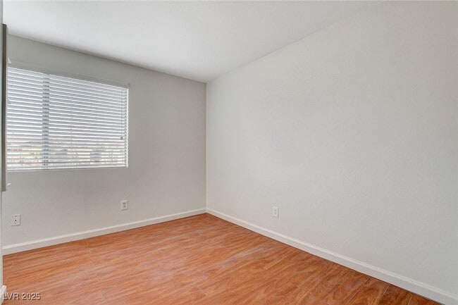Building Photo - 5813 W Balzar Ave