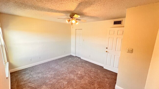 Building Photo - Cozy Casselberry Condo Available - Move In Before the Holidays!