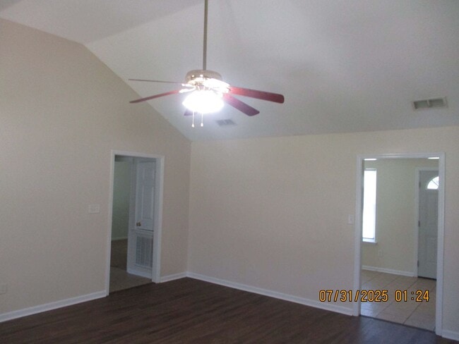 Building Photo - 723 Shamrock Dr