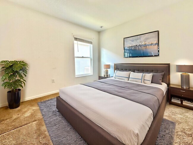 Building Photo - Premier 4bedrooms/2baths residence - Florida living at its finest!