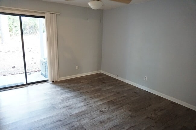 Building Photo - 2505 Flint Dr