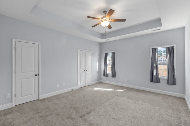 Building Photo - 3 bedroom 2 bathroom with a bonus room
