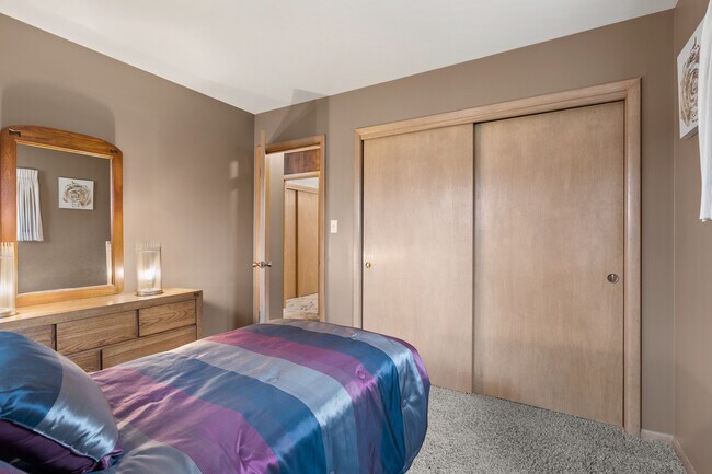 Building Photo - 537-541 N Edgelawn Dr