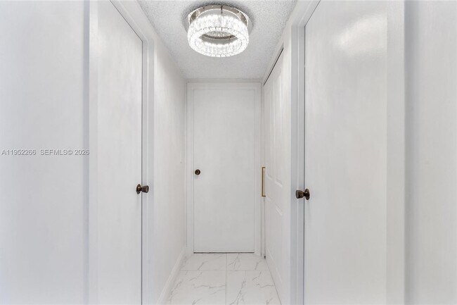 Building Photo - 600 Parkview Dr