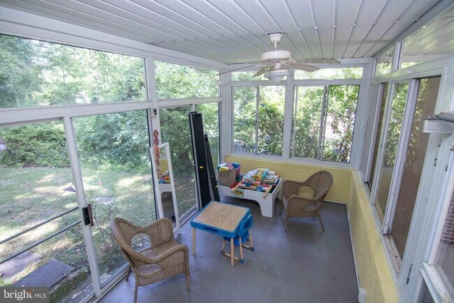 Building Photo - 2205 Parker Ave