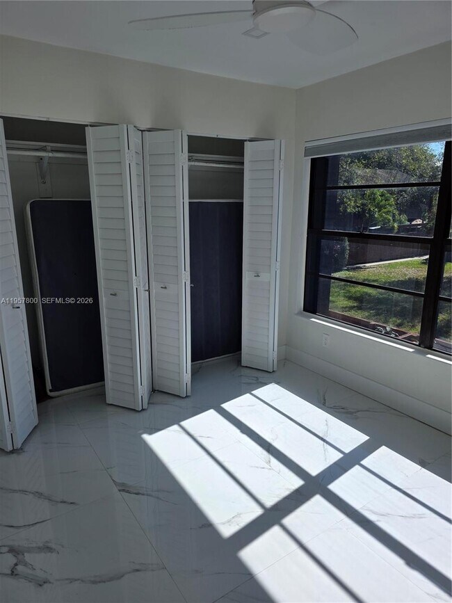 Building Photo - 6904 SW 114th Pl