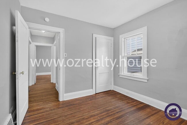 Building Photo - 3644 Leybourn Ave