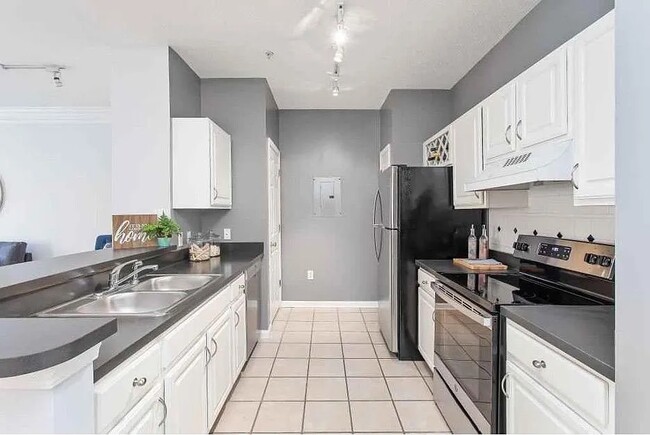 Building Photo - 955 Juniper St NE