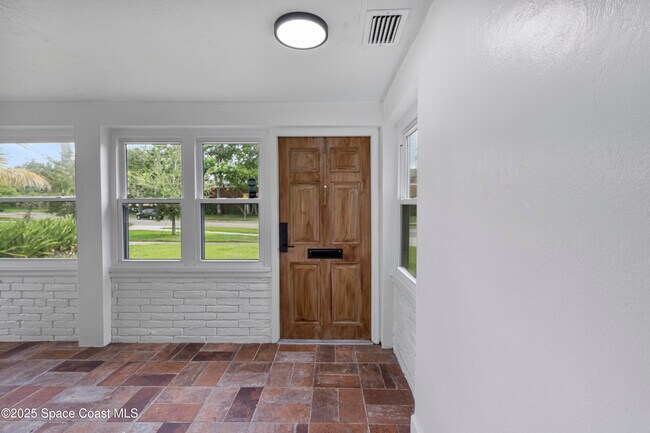 Building Photo - 509 E Fee Ave