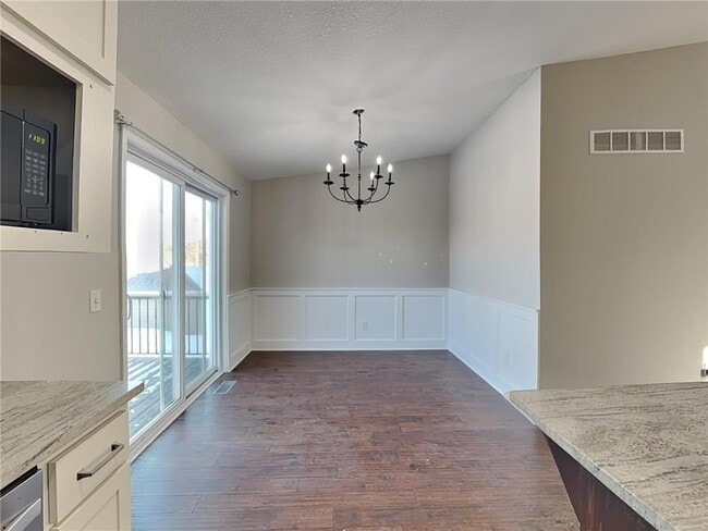 Building Photo - 1525 Independence Ave N