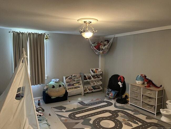 Building Photo - 566 W Main St