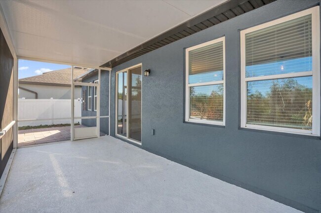 Building Photo - 591 Steerview St