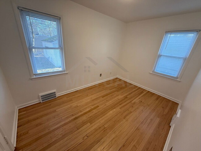 Building Photo - 774 Gardendale St