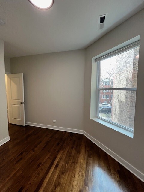 Building Photo - 3726 N Racine Ave