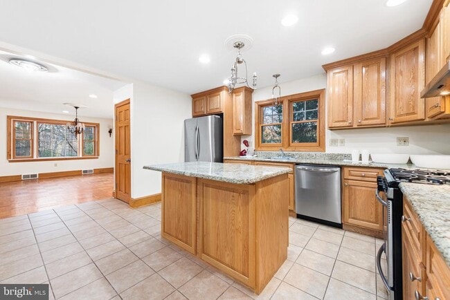 Building Photo - 901 Academy Ln