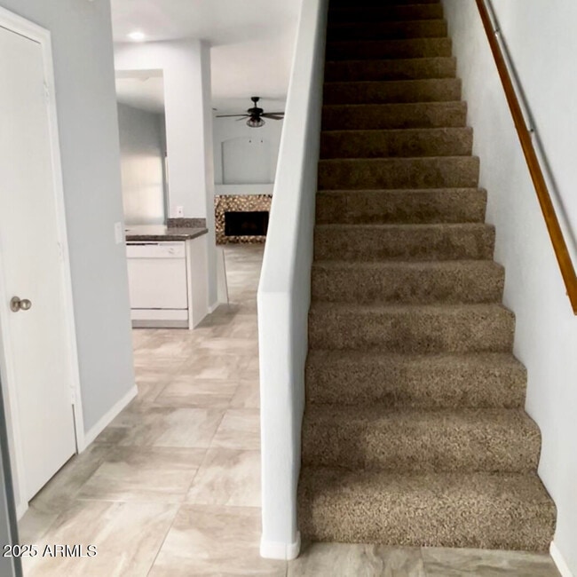 Building Photo - 1961 N Hartford St