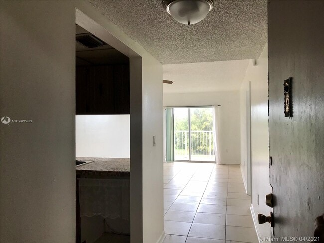 Building Photo - 16465 NE 22nd Ave