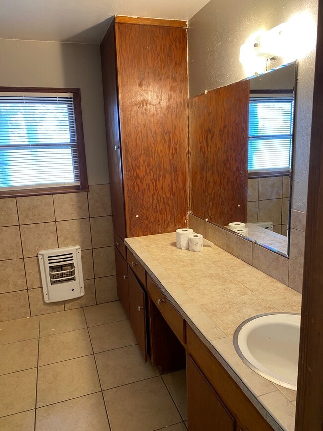 Bathroom 2 - 1741 W Frey St