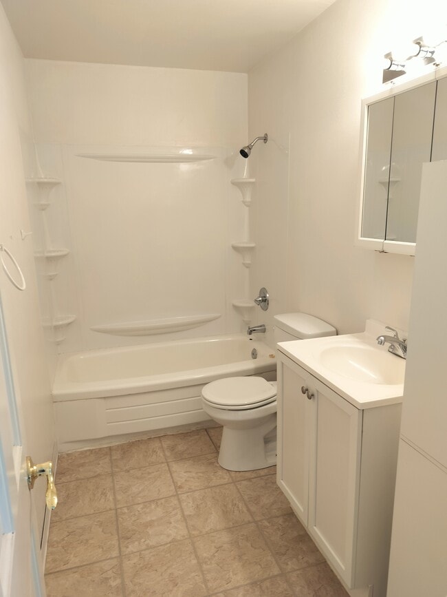 Building Photo - 800 S 3rd W St