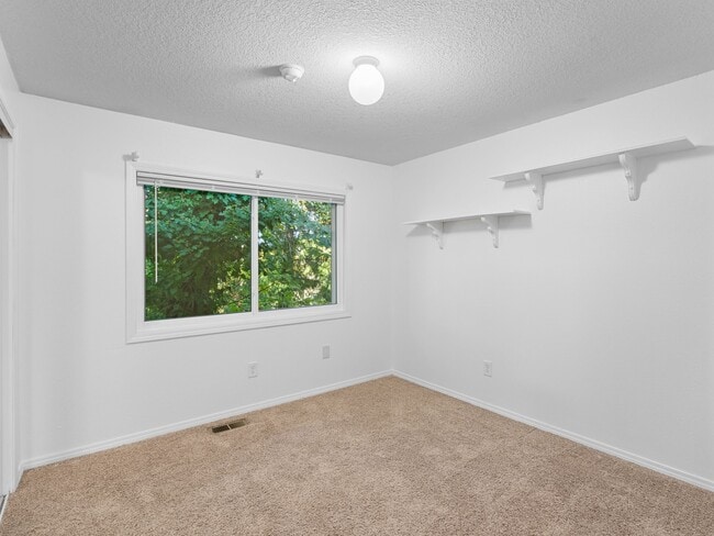 Building Photo - 1107 Meadowview Ct