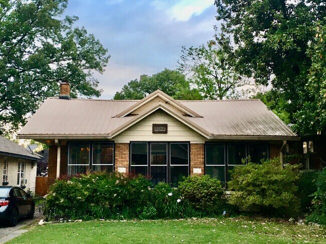 Building Photo - 2192 Nelson Ave