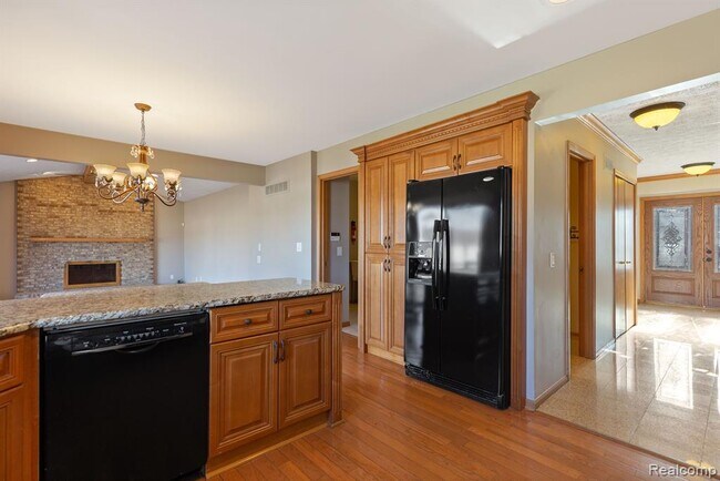 Building Photo - 37701 Fleetwood Dr