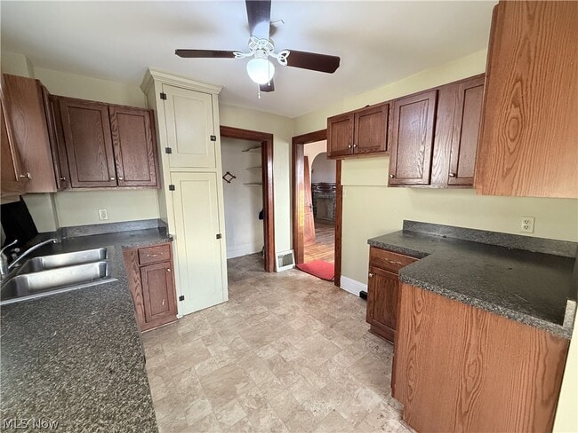 Building Photo - 837 Eastland Ave