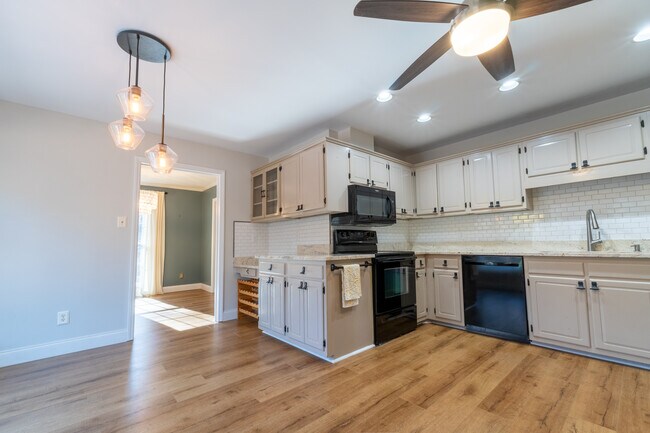 Building Photo - 5603 Ventura Dr