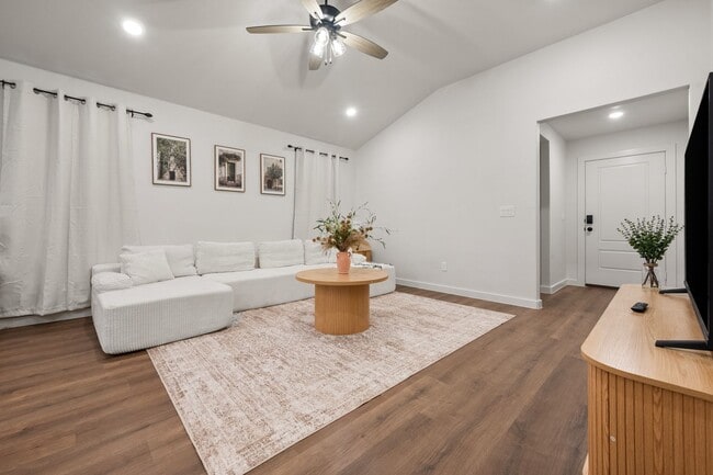 Building Photo - Furnished, Finished, and Ready for YOU!