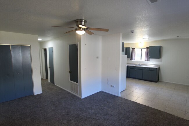 Building Photo - (594) 2905 N. Third Street Unit #3