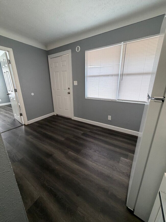 Building Photo - 4619
