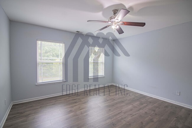 Building Photo - 110 Spring Lakes Dr