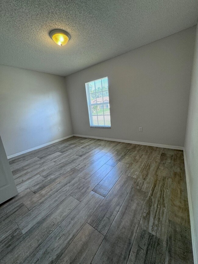 Building Photo - 1006 Fairplay Ave NW
