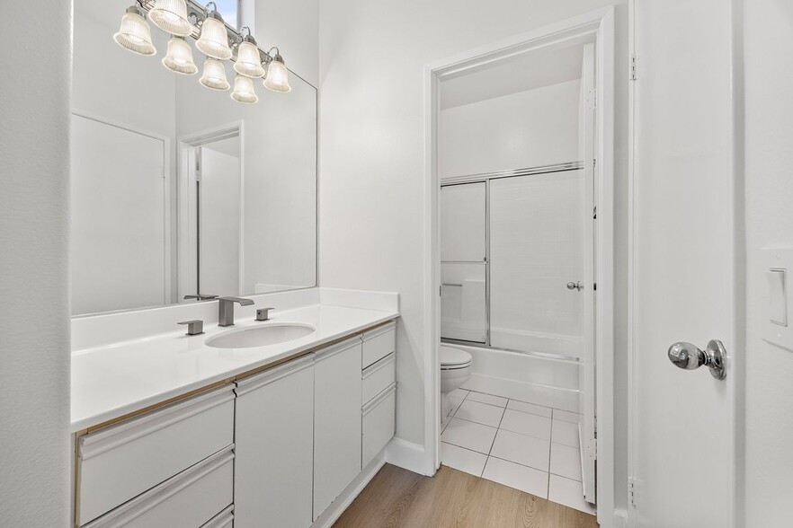 Building Photo - 932 S Country Glen Way