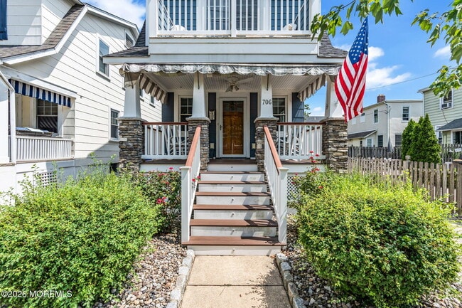 Building Photo - 706 E St