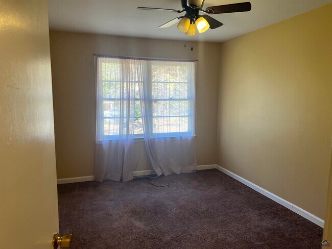 Building Photo - 3915 Elnora Dr