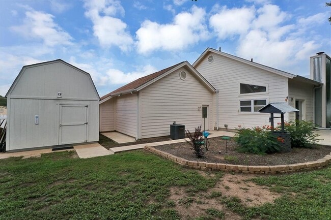 Building Photo - 203 Dunkeld Dr