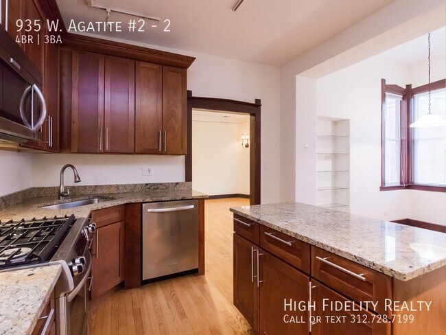 Building Photo - 935 W Agatite Ave