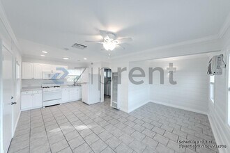 Building Photo - Unit