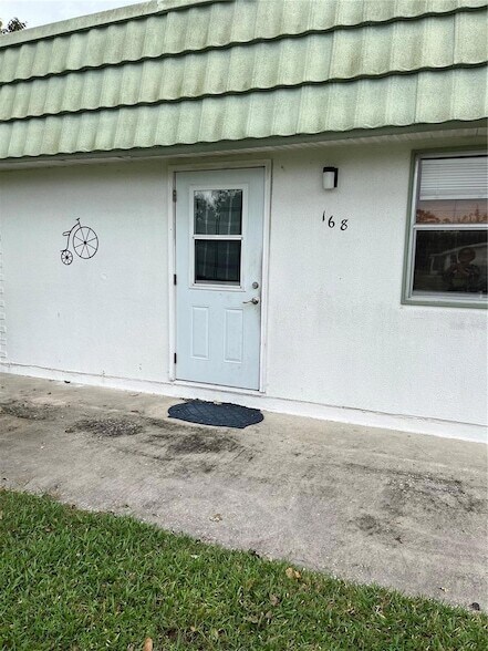 Primary Photo - 302 Andover Pl S