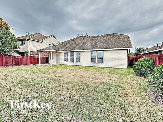 Building Photo - 31219 Fountainbrook Park Ln