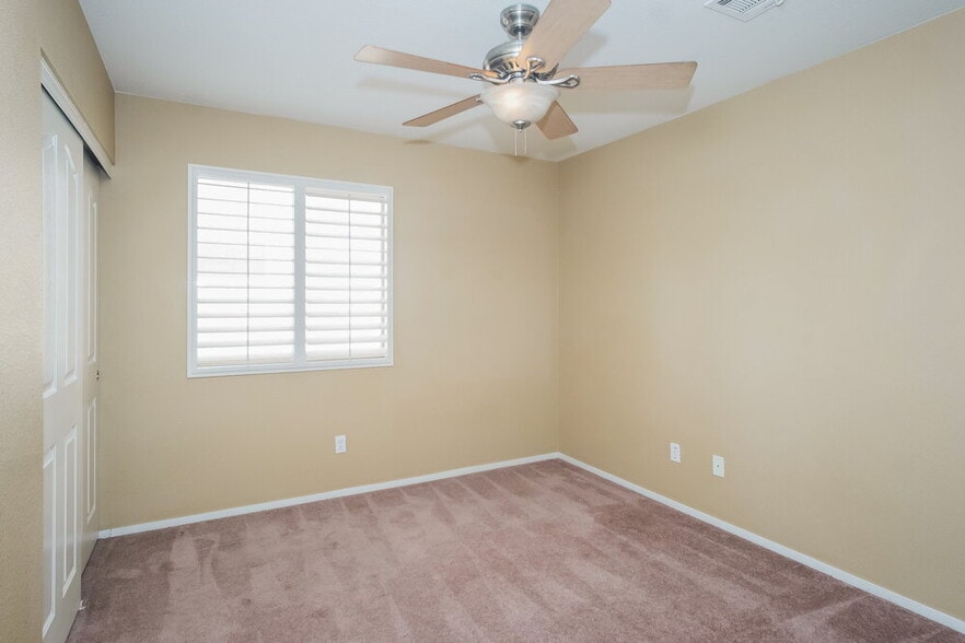 Building Photo - 245 Amber Light Ct