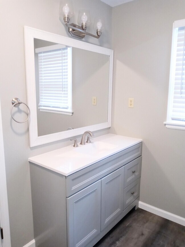 Building Photo - 3614 SW Skyline Pkwy