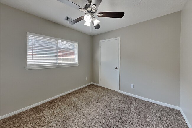Building Photo - 4519 Kimball Dr